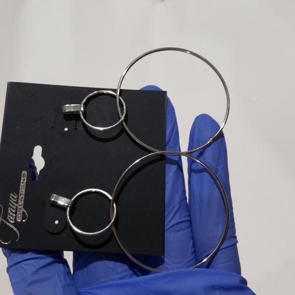 Silver tone Double Hoops Interconnected 2.5-in drop Earrings - Women's Jewelry - Picture 8 of 10